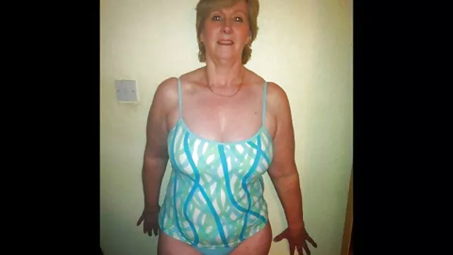 丝袜，深喉检查 热印度色情