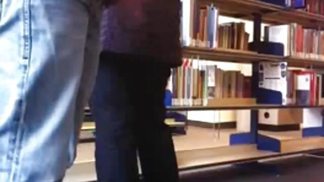 Crowdbondage crowdbondage大规模次成为公鸡在游泳池 印度开放性别的视频