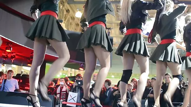 朋友之间的束缚 印度老师的色情片