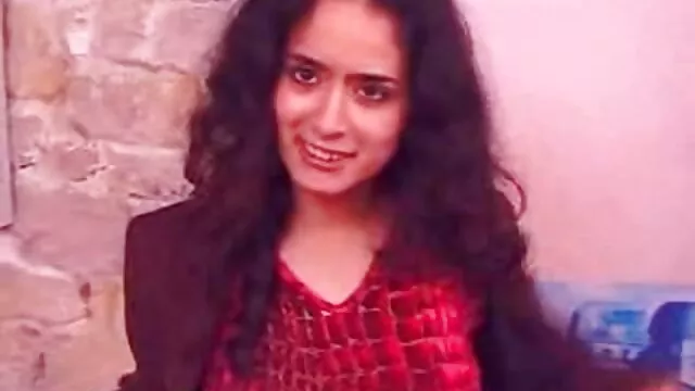 美丽的大丽花斯凯幻灯片在西伯利亚，锁定在深喉机！ 印度色情管