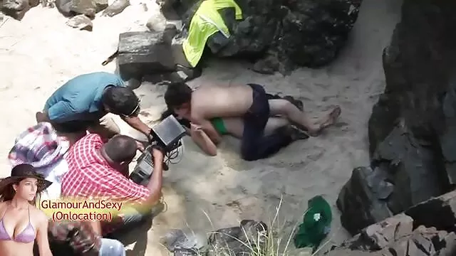 莲花位于束缚他妈的是一个大的！ -720p 南印度阿姨性