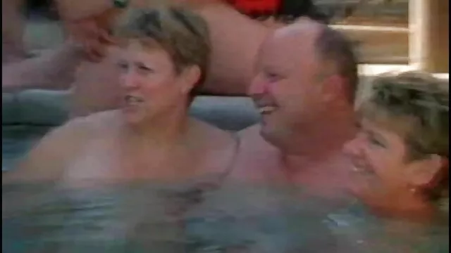 在公园散步-束缚，性感樱桃，720p 班加罗尔阿姨性别的视频